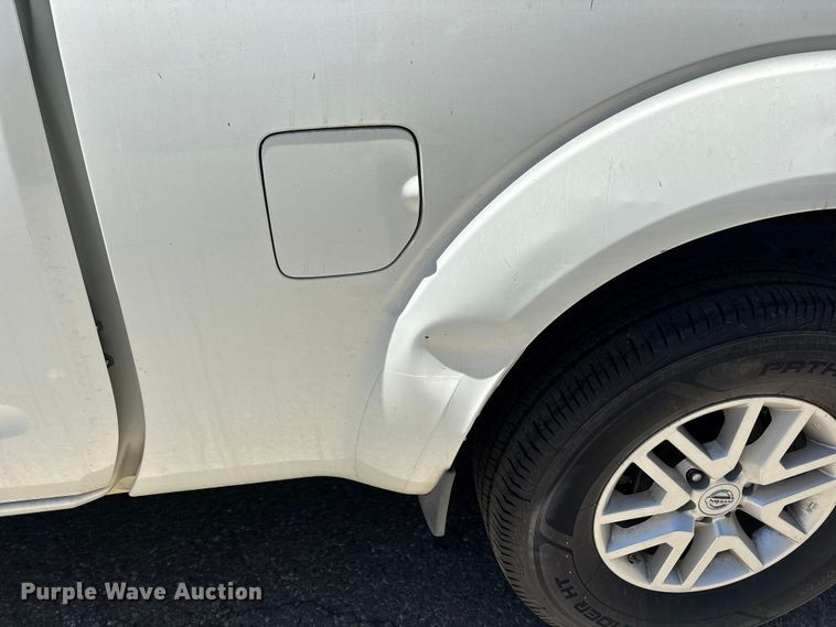 image for item YA3836 2016 Nissan Frontier Crew Cab pickup truck