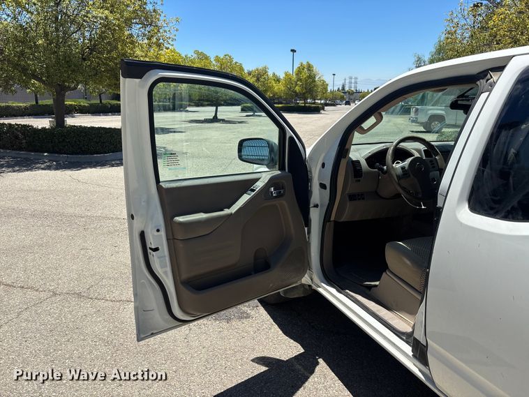 image for item YA3836 2016 Nissan Frontier Crew Cab pickup truck