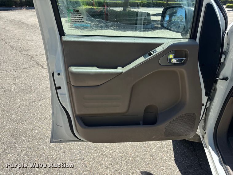 image for item YA3836 2016 Nissan Frontier Crew Cab pickup truck
