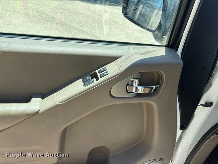image for item YA3836 2016 Nissan Frontier Crew Cab pickup truck