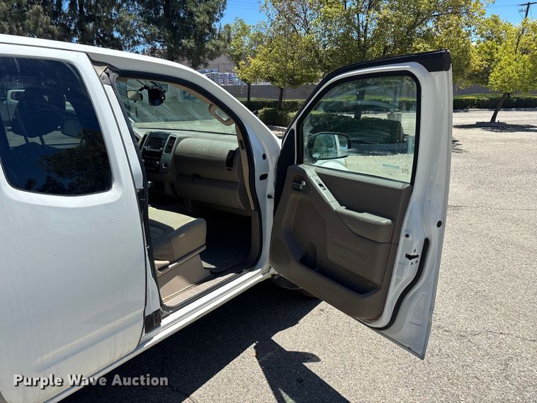 image for item YA3836 2016 Nissan Frontier Crew Cab pickup truck