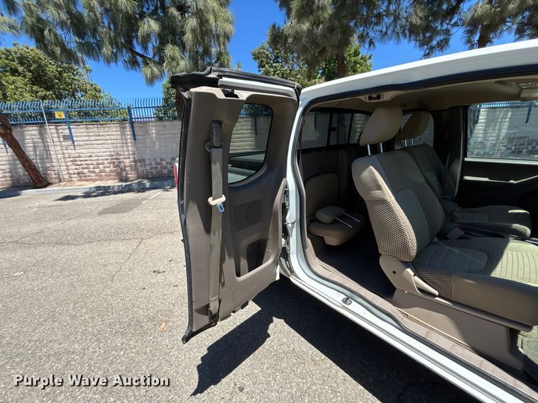 image for item YA3836 2016 Nissan Frontier Crew Cab pickup truck