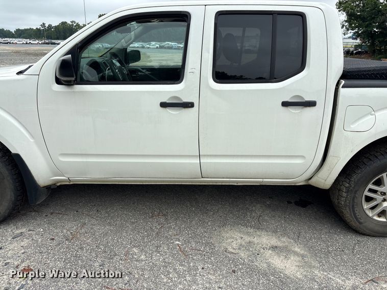 image for item YA3881 2019 Nissan Frontier Crew Cab pickup truck