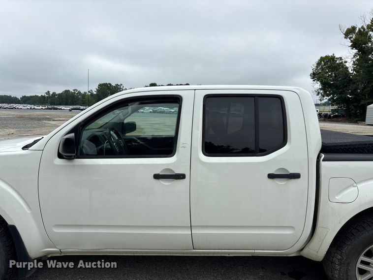 image for item YA3881 2019 Nissan Frontier Crew Cab pickup truck