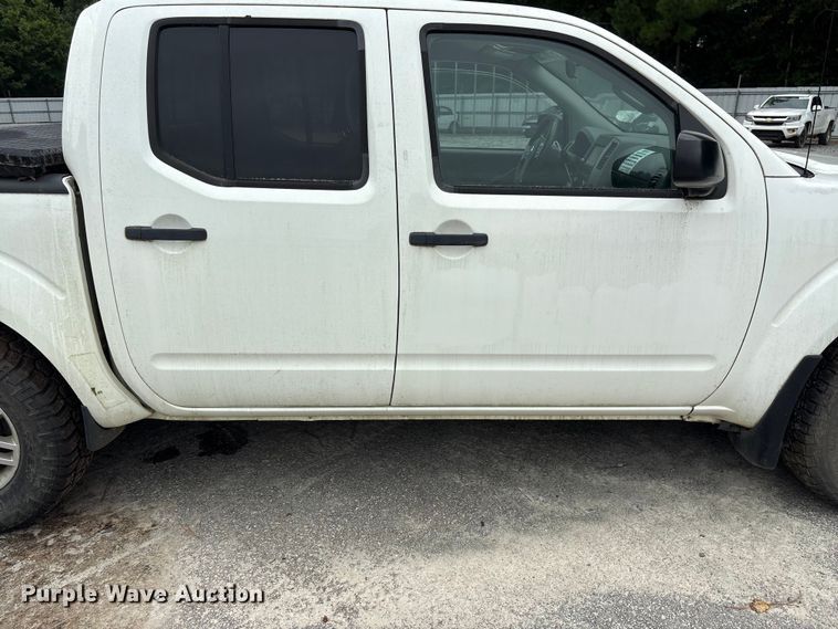 image for item YA3881 2019 Nissan Frontier Crew Cab pickup truck