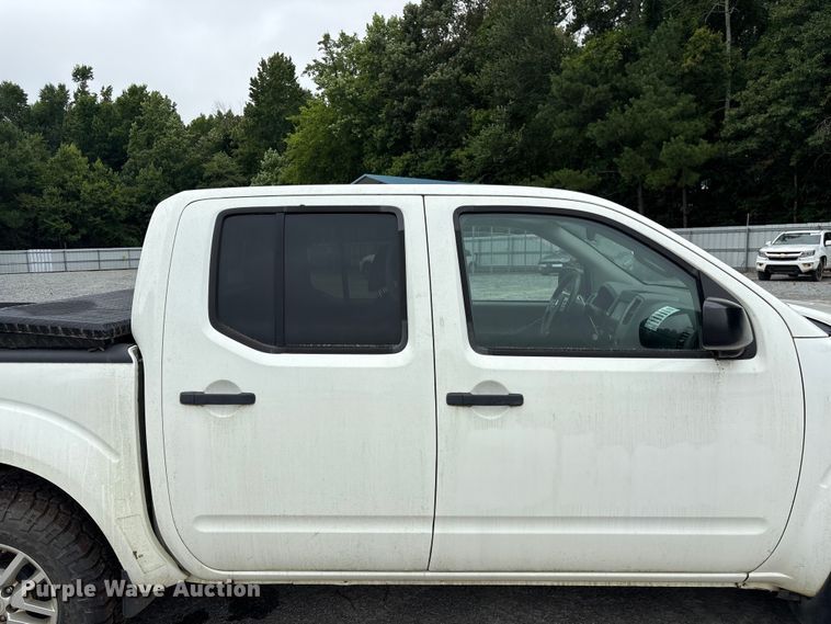 image for item YA3881 2019 Nissan Frontier Crew Cab pickup truck