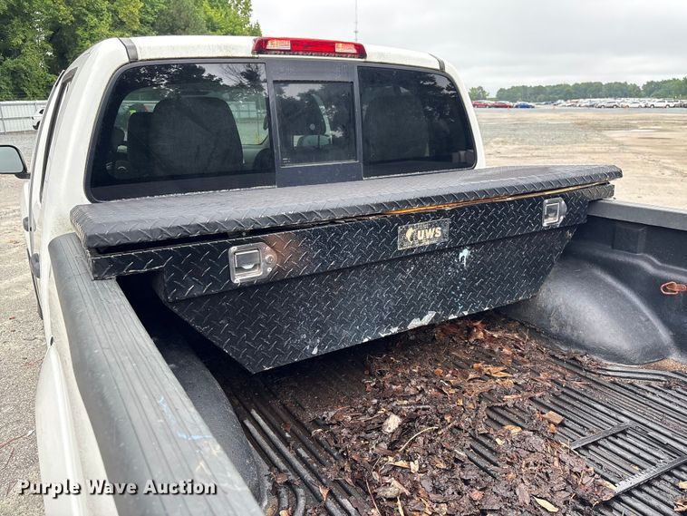 image for item YA3881 2019 Nissan Frontier Crew Cab pickup truck