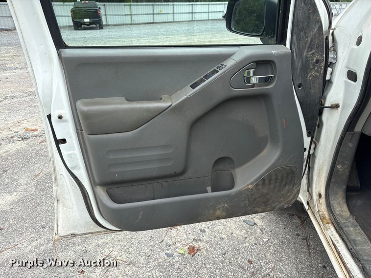 image for item YA3881 2019 Nissan Frontier Crew Cab pickup truck