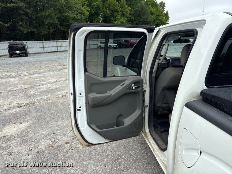 image for item YA3881 2019 Nissan Frontier Crew Cab pickup truck