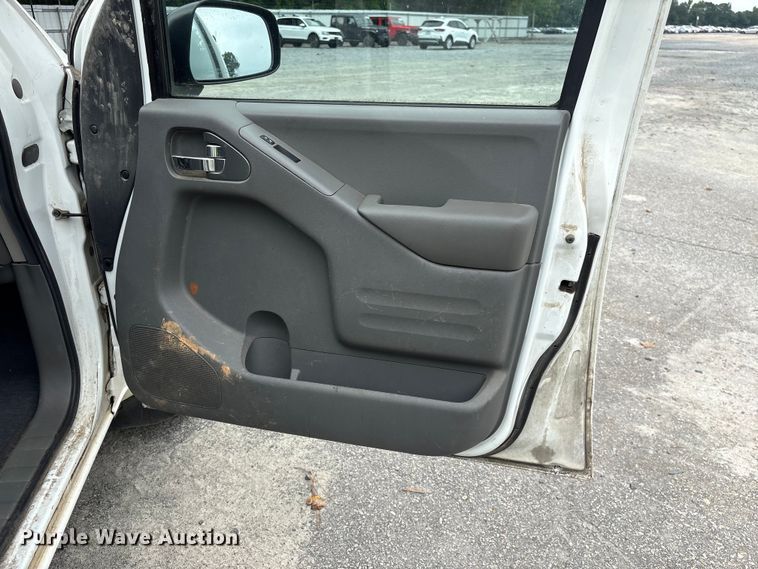 image for item YA3881 2019 Nissan Frontier Crew Cab pickup truck