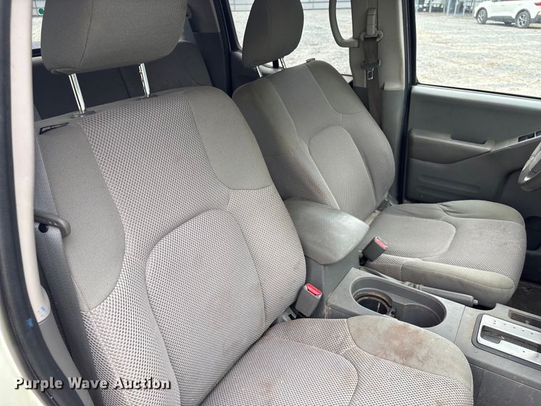 image for item YA3881 2019 Nissan Frontier Crew Cab pickup truck
