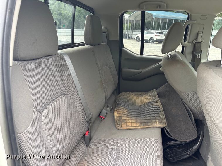image for item YA3881 2019 Nissan Frontier Crew Cab pickup truck