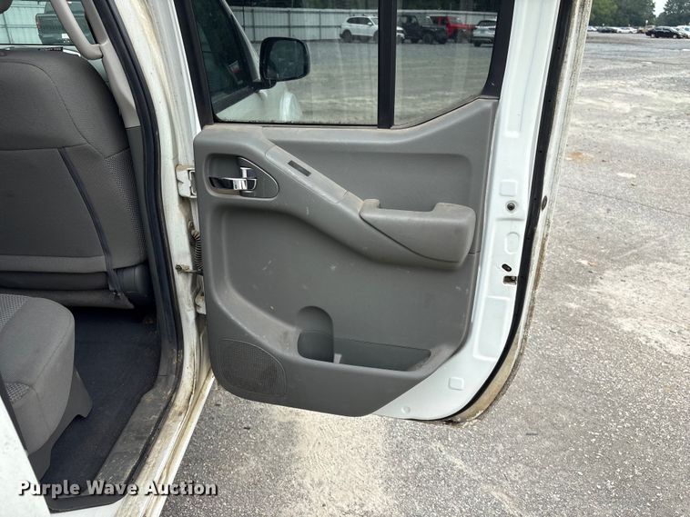 image for item YA3881 2019 Nissan Frontier Crew Cab pickup truck