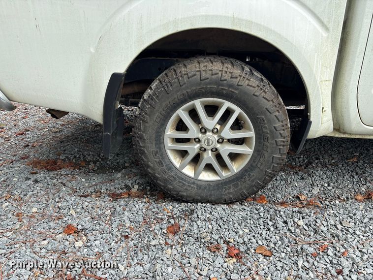 image for item YA3881 2019 Nissan Frontier Crew Cab pickup truck