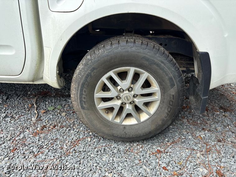 image for item YA3881 2019 Nissan Frontier Crew Cab pickup truck