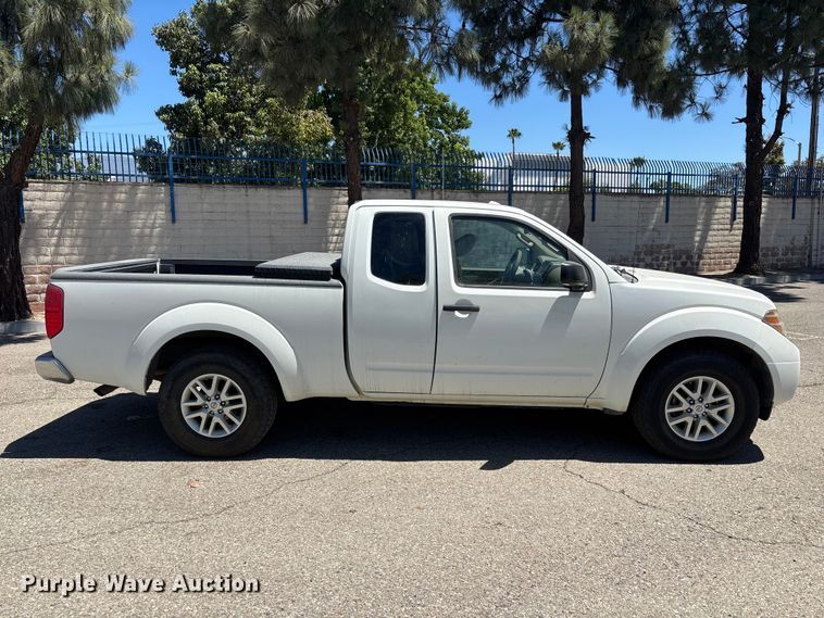image for item YA3894 2015 Nissan Frontier Crew Cab pickup truck