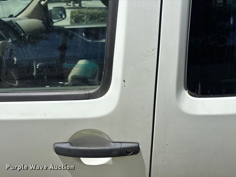 image for item YA3894 2015 Nissan Frontier Crew Cab pickup truck