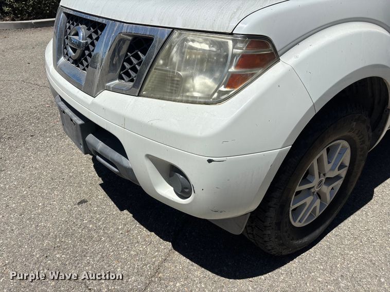 image for item YA3894 2015 Nissan Frontier Crew Cab pickup truck