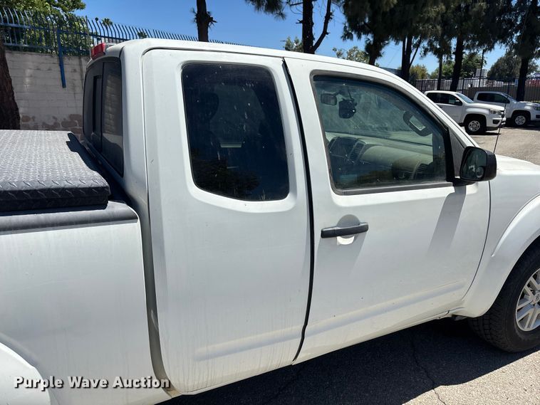 image for item YA3894 2015 Nissan Frontier Crew Cab pickup truck