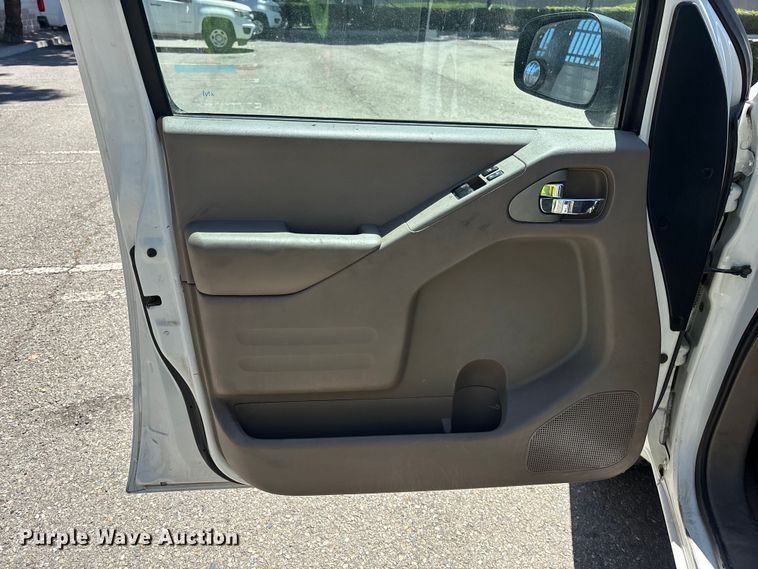image for item YA3894 2015 Nissan Frontier Crew Cab pickup truck