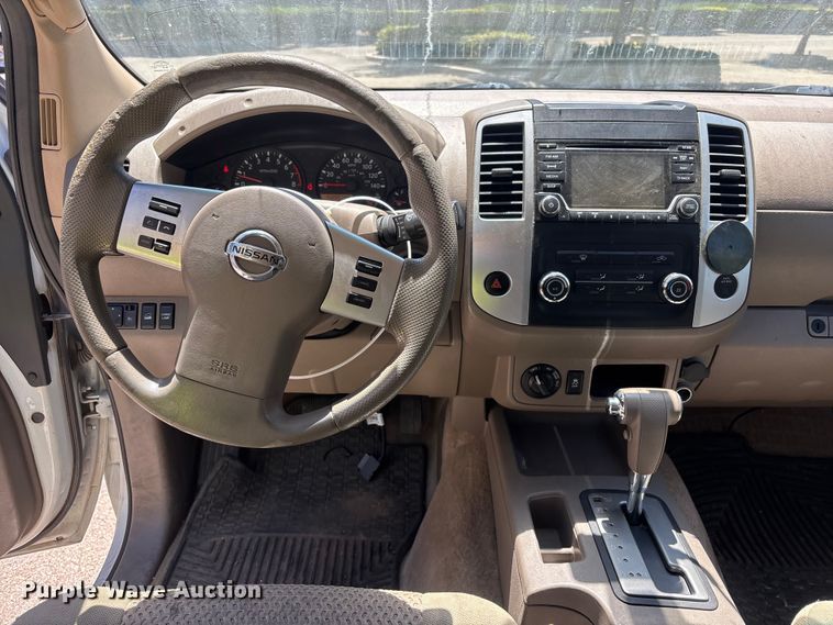 image for item YA3894 2015 Nissan Frontier Crew Cab pickup truck