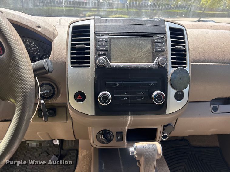 image for item YA3894 2015 Nissan Frontier Crew Cab pickup truck