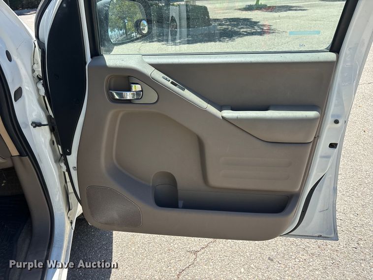 image for item YA3894 2015 Nissan Frontier Crew Cab pickup truck