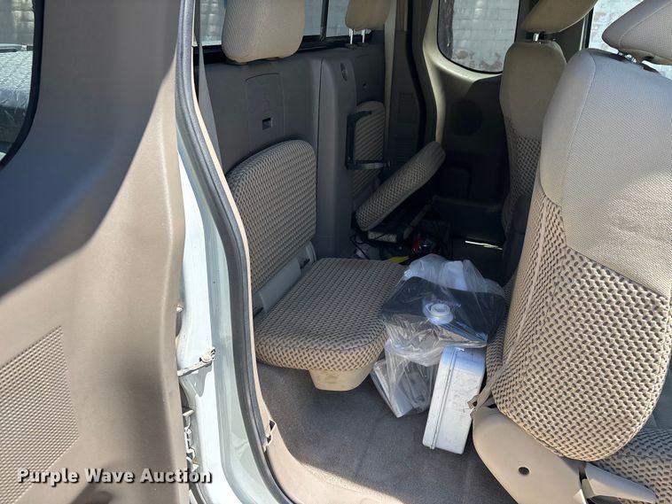 image for item YA3894 2015 Nissan Frontier Crew Cab pickup truck