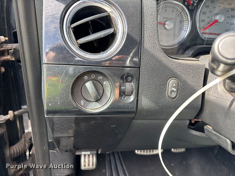 image for item YA3940 2006 Ford F150 Ext. Cab pickup truck