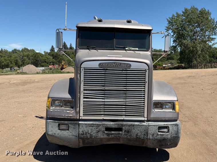 image for item DQ0077 1991 Freightliner FLD120 semi truck