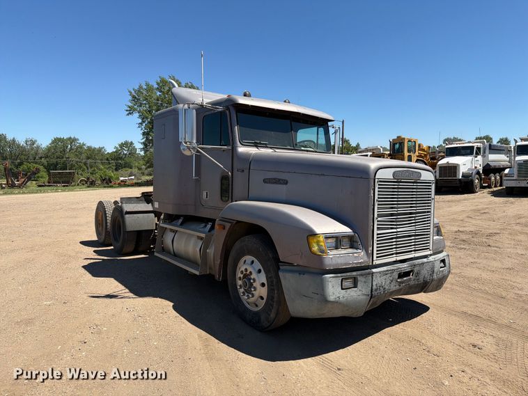 image for item DQ0077 1991 Freightliner FLD120 semi truck