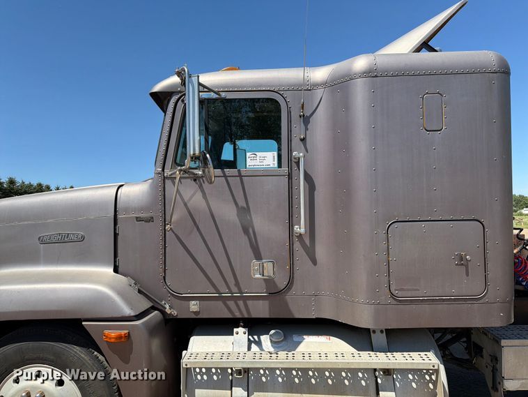 image for item DQ0077 1991 Freightliner FLD120 semi truck