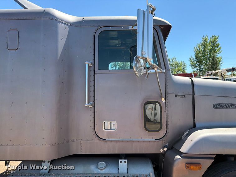 image for item DQ0077 1991 Freightliner FLD120 semi truck