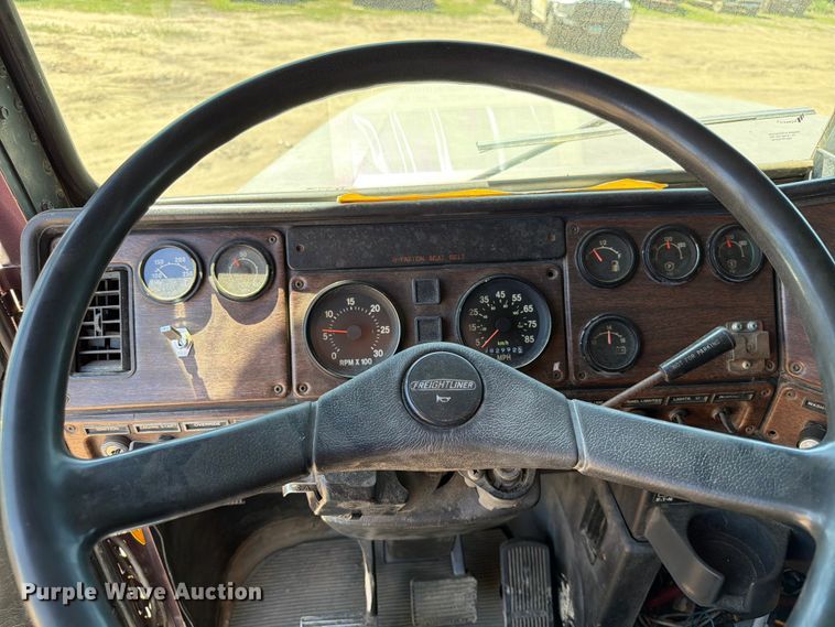 image for item DQ0077 1991 Freightliner FLD120 semi truck