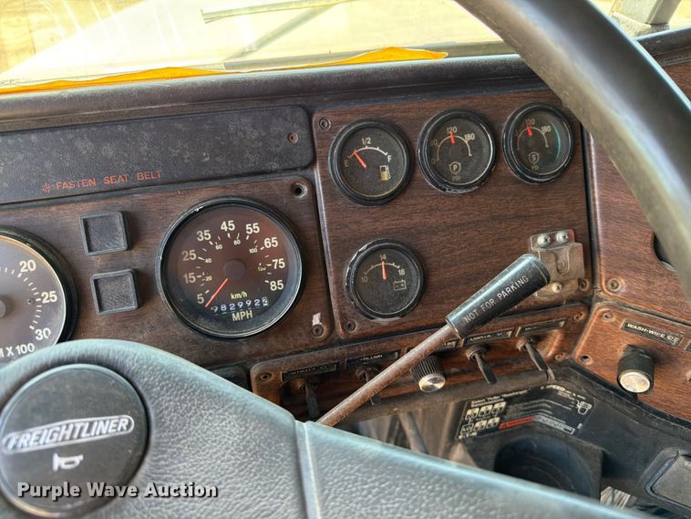 image for item DQ0077 1991 Freightliner FLD120 semi truck