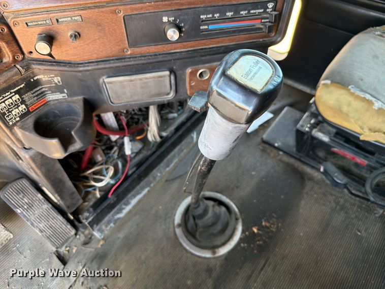 image for item DQ0077 1991 Freightliner FLD120 semi truck