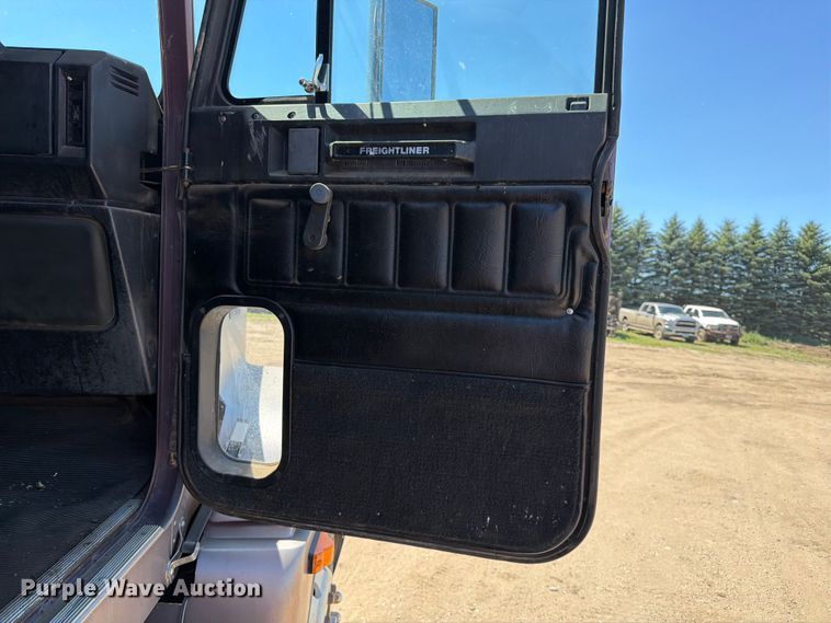 image for item DQ0077 1991 Freightliner FLD120 semi truck