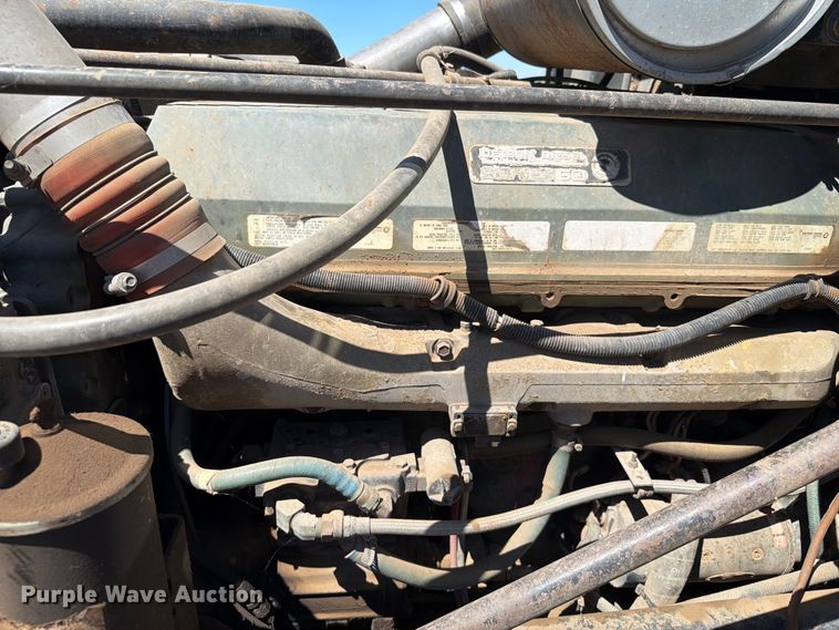image for item DQ0077 1991 Freightliner FLD120 semi truck