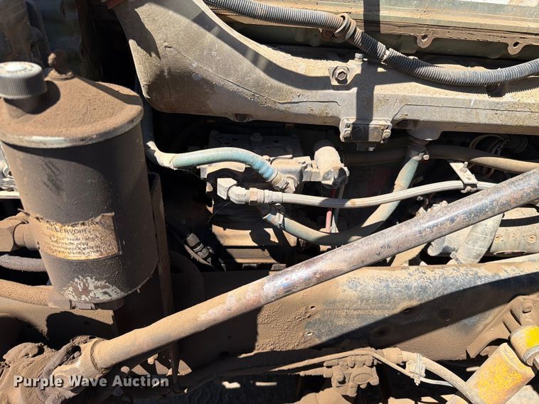 image for item DQ0077 1991 Freightliner FLD120 semi truck