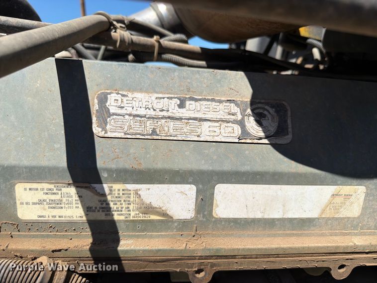 image for item DQ0077 1991 Freightliner FLD120 semi truck