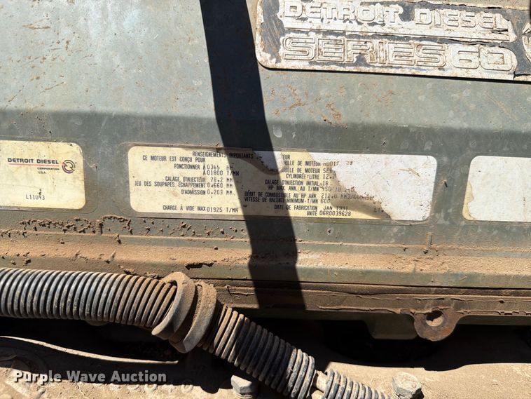 image for item DQ0077 1991 Freightliner FLD120 semi truck