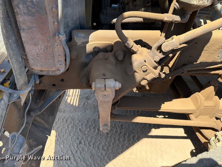 image for item DQ0077 1991 Freightliner FLD120 semi truck