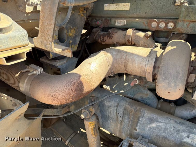 image for item DQ0077 1991 Freightliner FLD120 semi truck