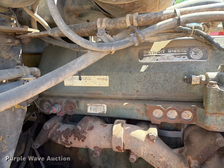 image for item DQ0077 1991 Freightliner FLD120 semi truck