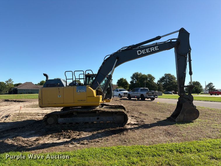 image for item DQ7844 2017 John Deere 210G excavator