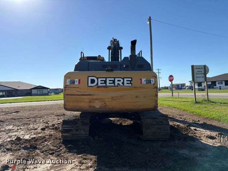 image for item DQ7844 2017 John Deere 210G excavator