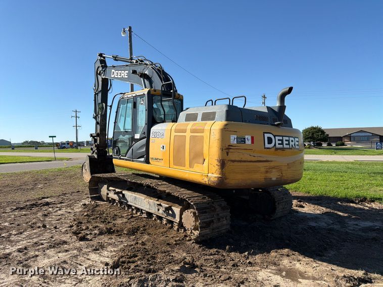 image for item DQ7844 2017 John Deere 210G excavator