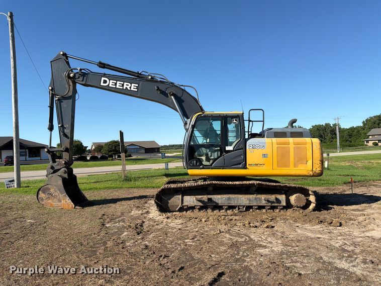 image for item DQ7844 2017 John Deere 210G excavator