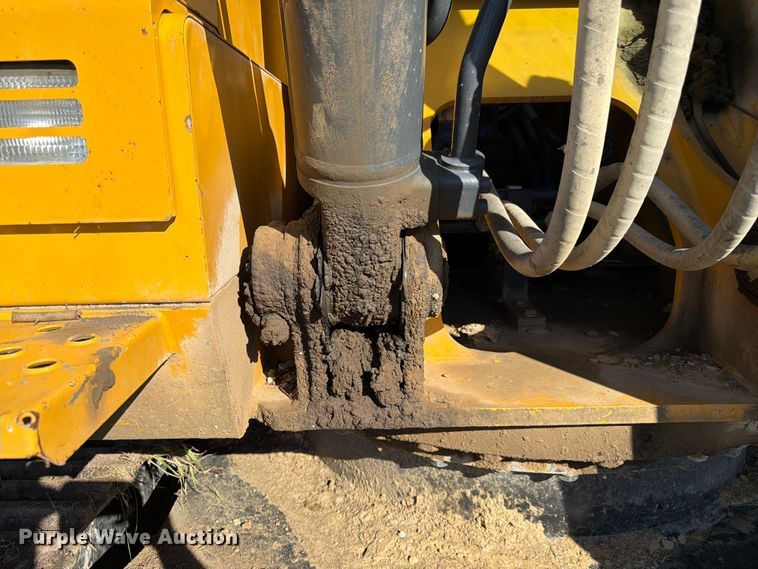 image for item DQ7844 2017 John Deere 210G excavator