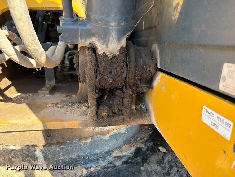 image for item DQ7844 2017 John Deere 210G excavator